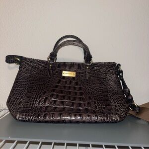 Crossbody brahmin